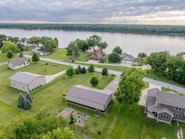 $695,000 | 21904 River Road North, Cordova, IL 61242