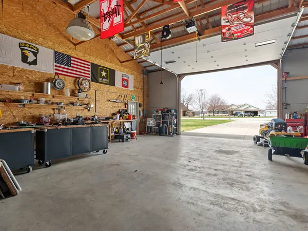 $695,000 | 21904 River Road North, Cordova, IL 61242