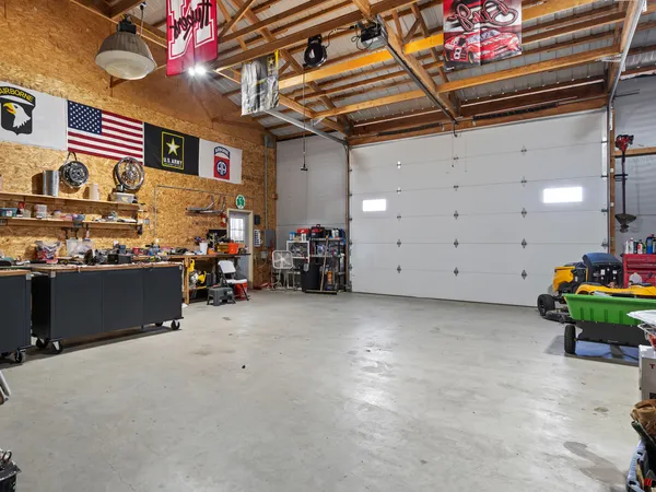 $695,000 | 21904 River Road North, Cordova, IL 61242