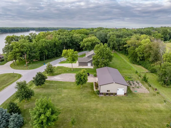 $695,000 | 21904 River Road North, Cordova, IL 61242