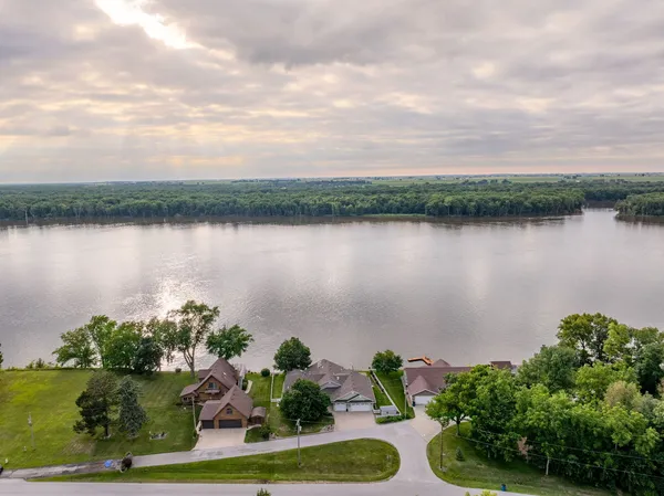 $695,000 | 21904 River Road North, Cordova, IL 61242