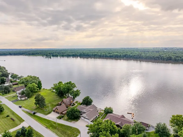 $695,000 | 21904 River Road North, Cordova, IL 61242