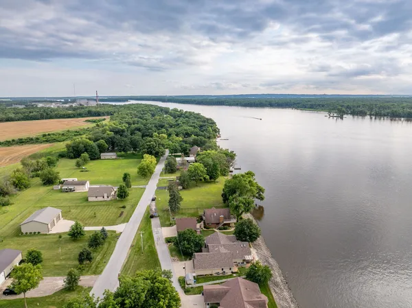 $695,000 | 21904 River Road North, Cordova, IL 61242