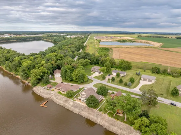 $695,000 | 21904 River Road North, Cordova, IL 61242
