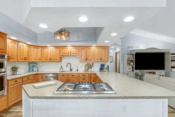 $695,000 | 21904 River Road North, Cordova, IL 61242