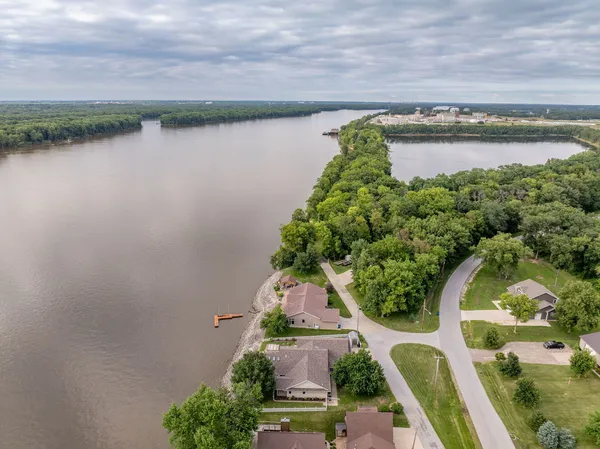 $695,000 | 21904 River Road North, Cordova, IL 61242
