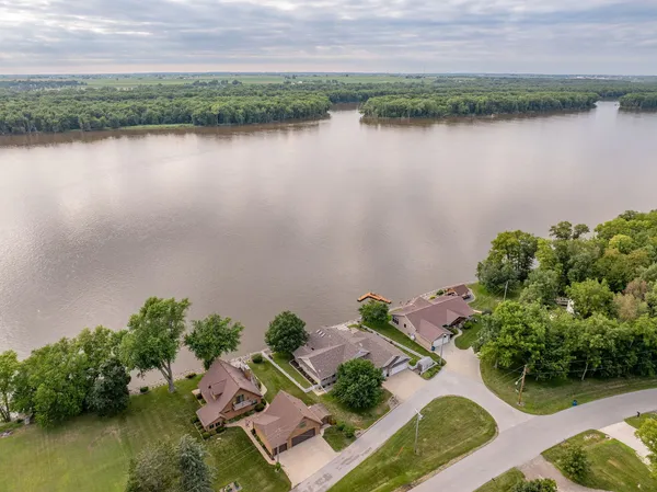 $695,000 | 21904 River Road North, Cordova, IL 61242