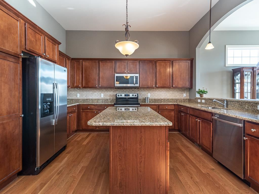 609 Mountain Circle Rochester, MI 48306 - Photo 17 of 73 50066094-16.JPG