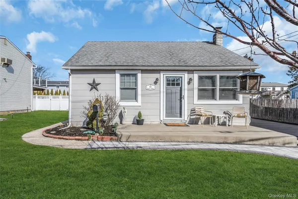 $599,000 | 87 Kellum Street, West Babylon, NY 11704
