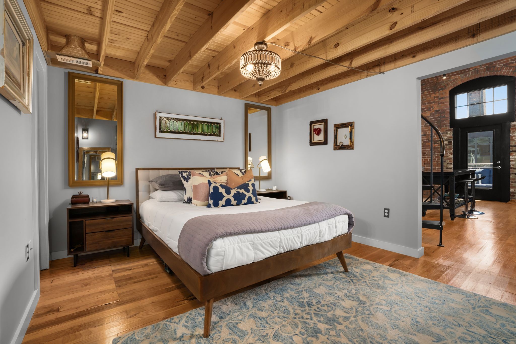 1350 Rosa L Parks Boulevard, Unit 463 Nashville, TN 37208 - Photo 16 of 44 a bedroom with a bed and a table