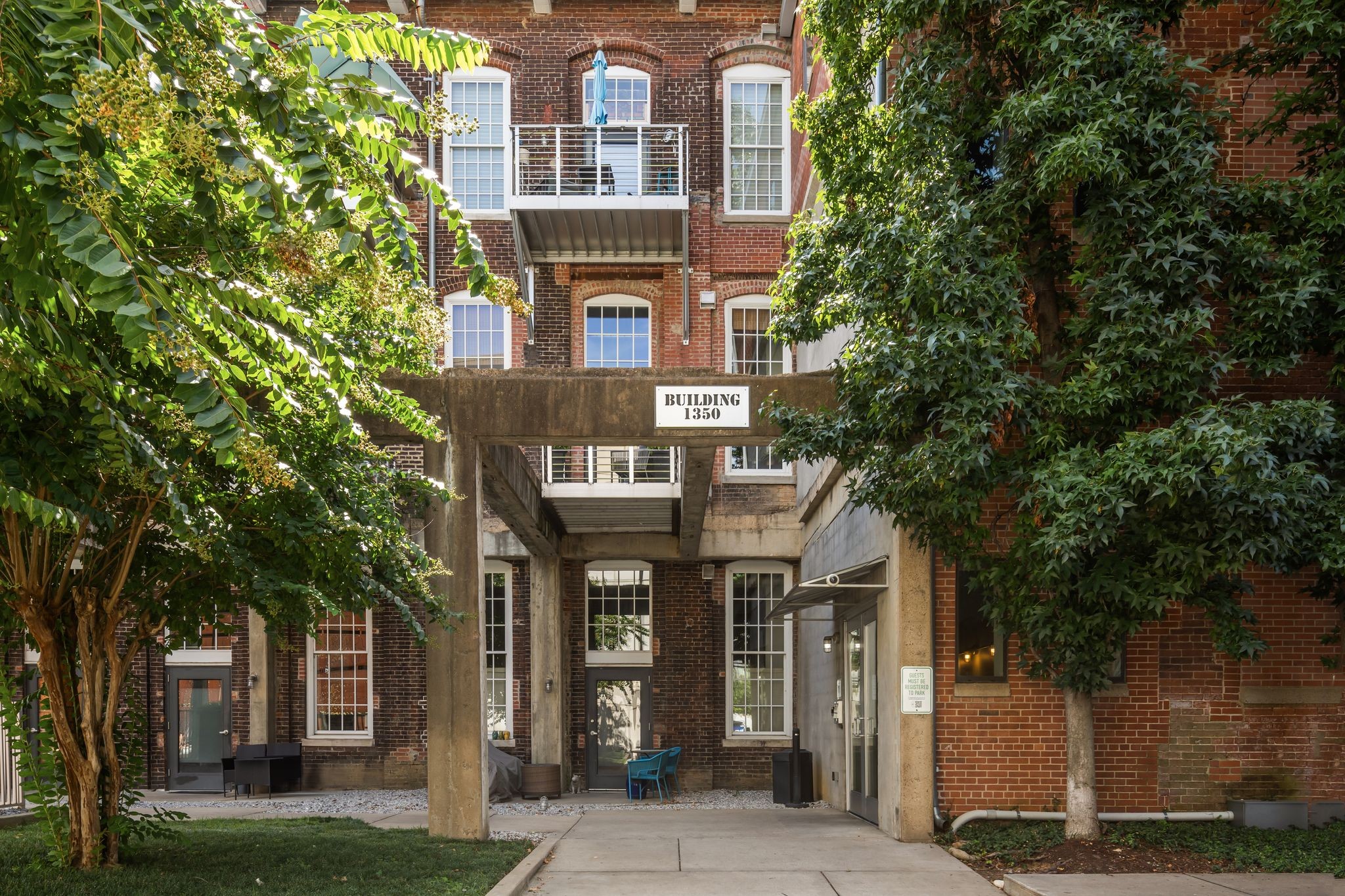 1350 Rosa L Parks Boulevard, Unit 463 Nashville, TN 37208 - Photo 29 of 44 a front view of a house with a garden