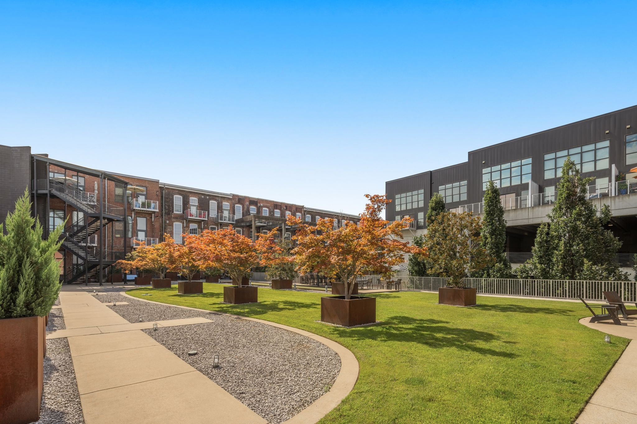 1350 Rosa L Parks Boulevard, Unit 463 Nashville, TN 37208 - Photo 34 of 44 a swimming pool with outdoor seating and yard