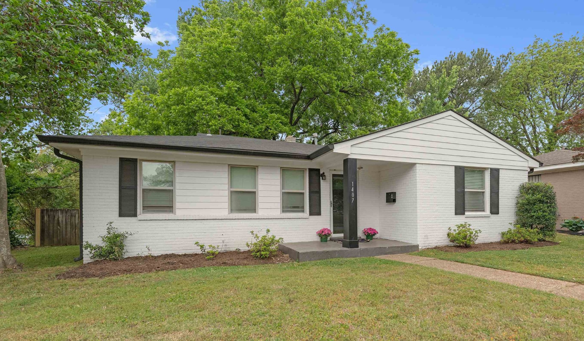 1407 Ivy Road Memphis, TN 38117 - Photo 1 of 16 Gallery Image 1