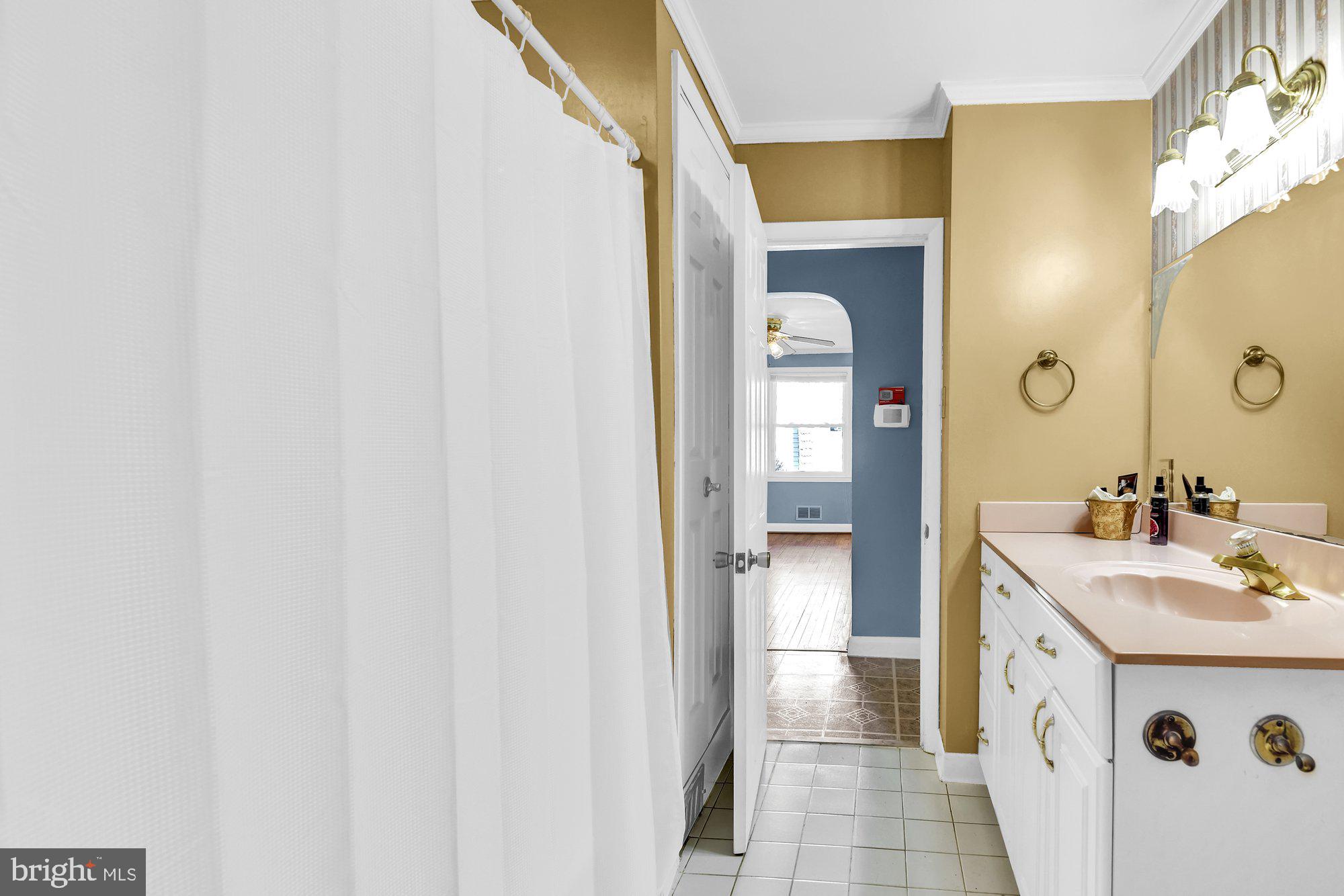 4559 Ridge Road Baltimore, MD 21236 - Photo 17 of 34 Main level bathroom