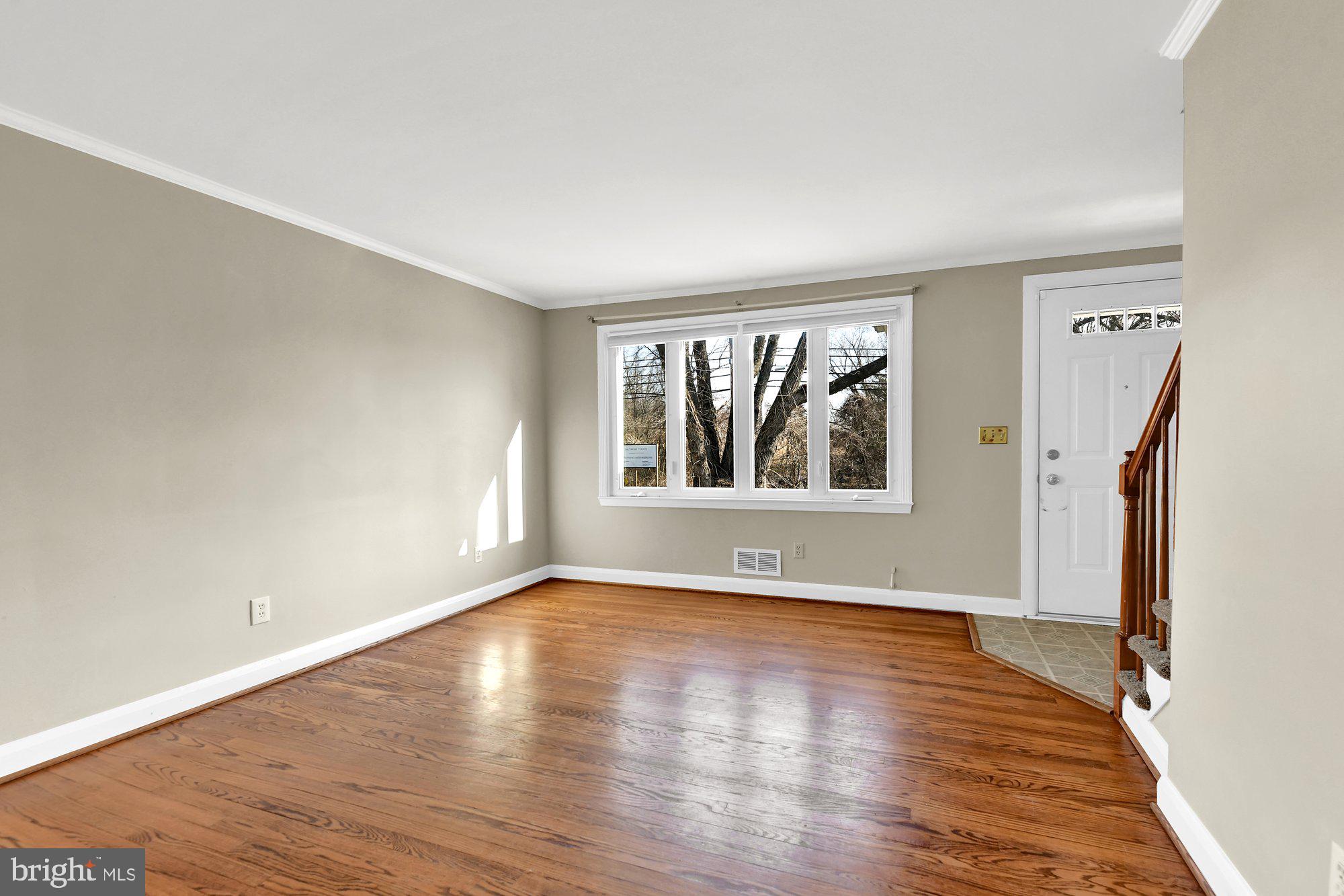 4559 Ridge Road Baltimore, MD 21236 - Photo 5 of 34 Crown molding