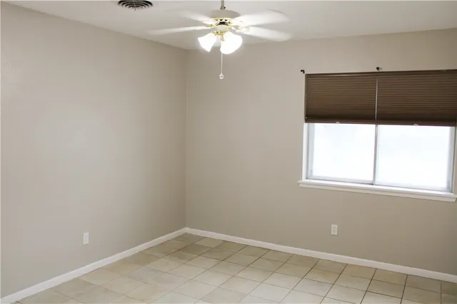 $179,900 | 1914 Louisiana Avenue, Kingsville, TX 78363