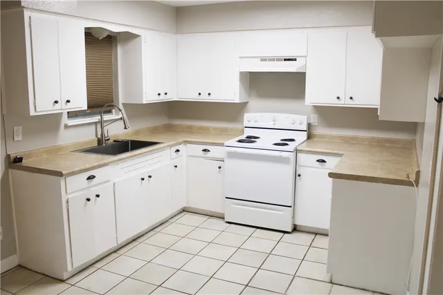 $179,900 | 1914 Louisiana Avenue, Kingsville, TX 78363