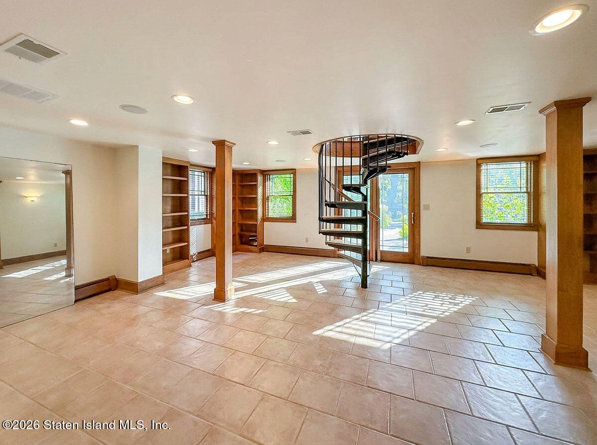 121 Windermere Road Staten Island, NY 10305 - Photo 40 of 57 IMG_1075.JPG_20260916130250
