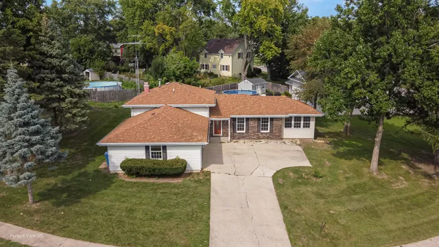 $365,000 | 102 Hickory Lane, Morris, IL 60450