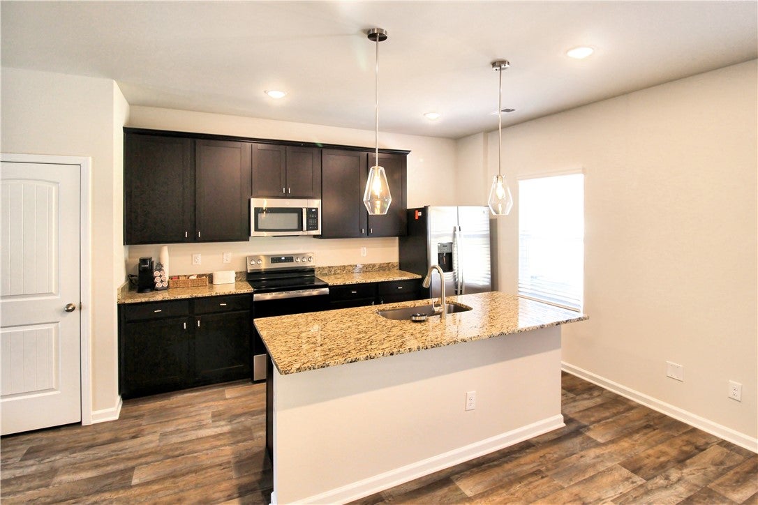 3280 Hamlet Loop, Unit 13 Opelika, AL 36804 - Photo 4 of 9 Gallery Image 4
