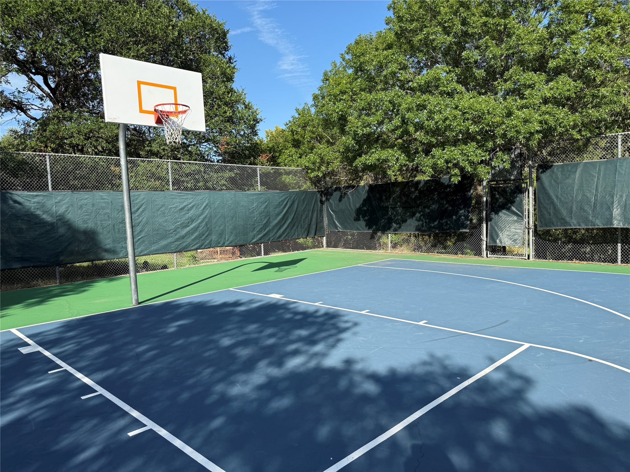 208 Sailors Run Lakeway, TX 78734 - Photo 29 of 40 5 min walk to the full basketball sport court featuring community basketball court