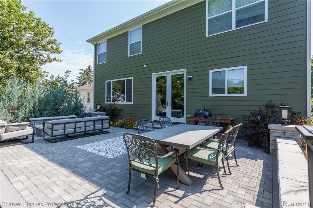 821 Miller Avenue Rochester, MI 48307 - Photo 39 of 43 Paver patio