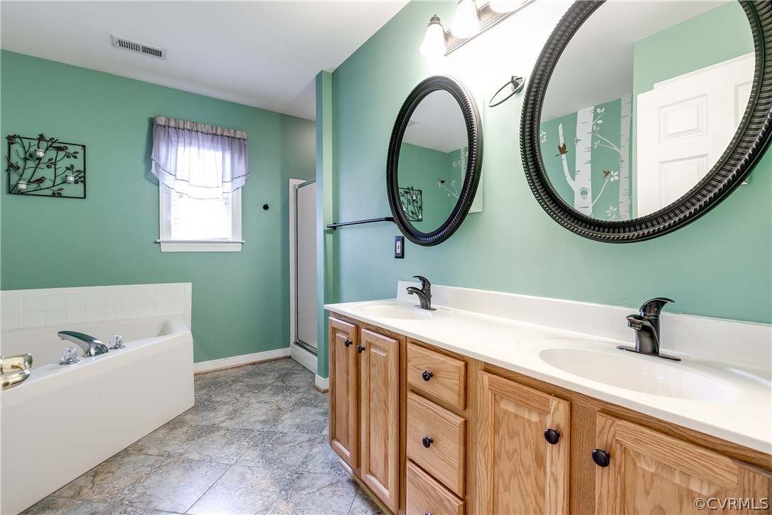2111 Pemberton Road Henrico, VA 23229 - Photo 18 of 29 Upper level master bath