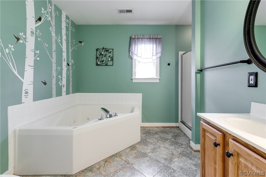2111 Pemberton Road Henrico, VA 23229 - Photo 19 of 29 Upper level master bath