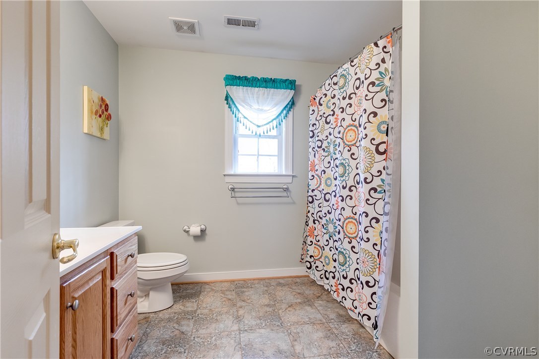 2111 Pemberton Road Henrico, VA 23229 - Photo 21 of 29 Upper full bath with hall access and access to adj