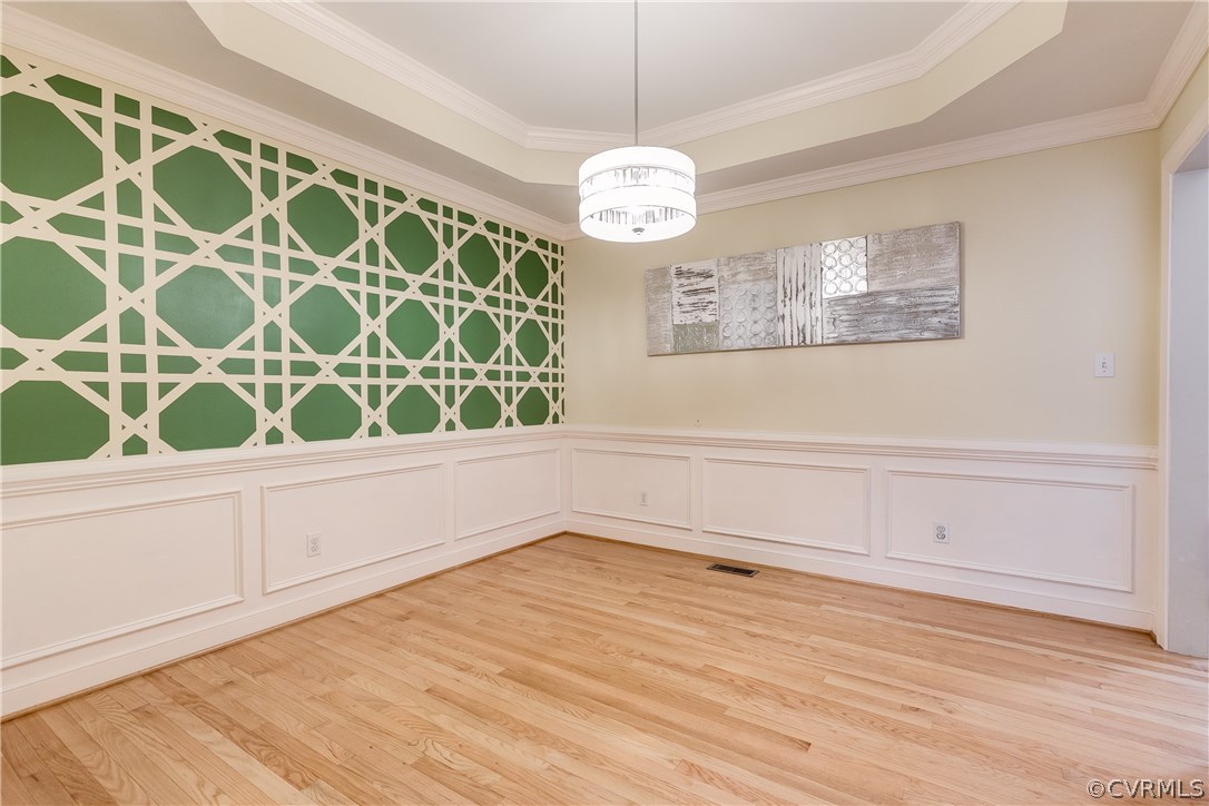 2111 Pemberton Road Henrico, VA 23229 - Photo 4 of 29 Dining room with tray ceiling and custom paint. L