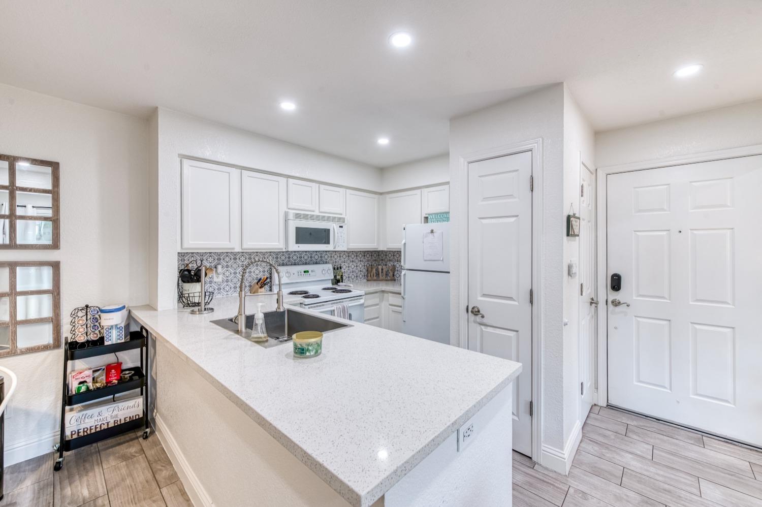 2881 Huntington Boulevard, Unit 116 Fresno, CA 93721 - Photo 5 of 26