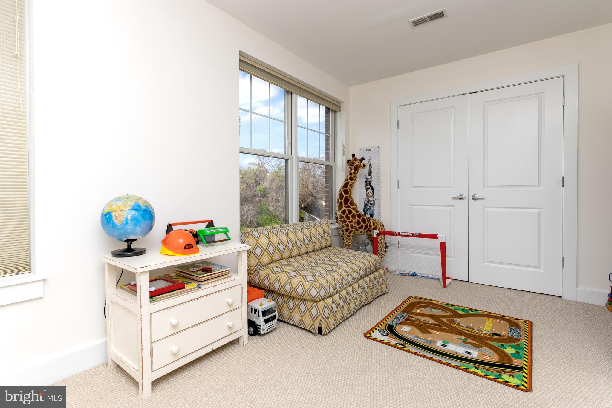 844 Independence Court Philadelphia, PA 19147 - Photo 16 of 35 3rd Level - Bedroom 2