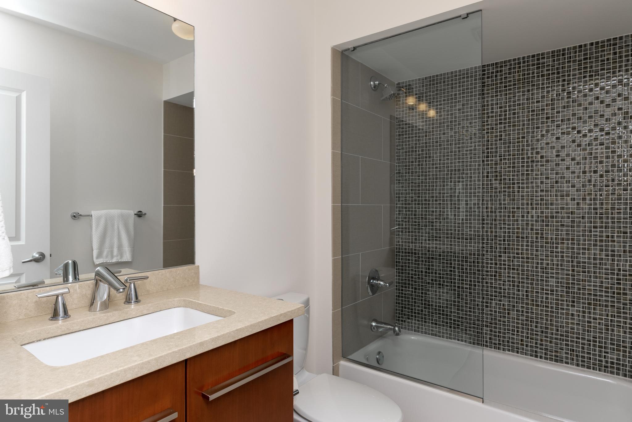 844 Independence Court Philadelphia, PA 19147 - Photo 17 of 35 3rd Level - Bedroom 2