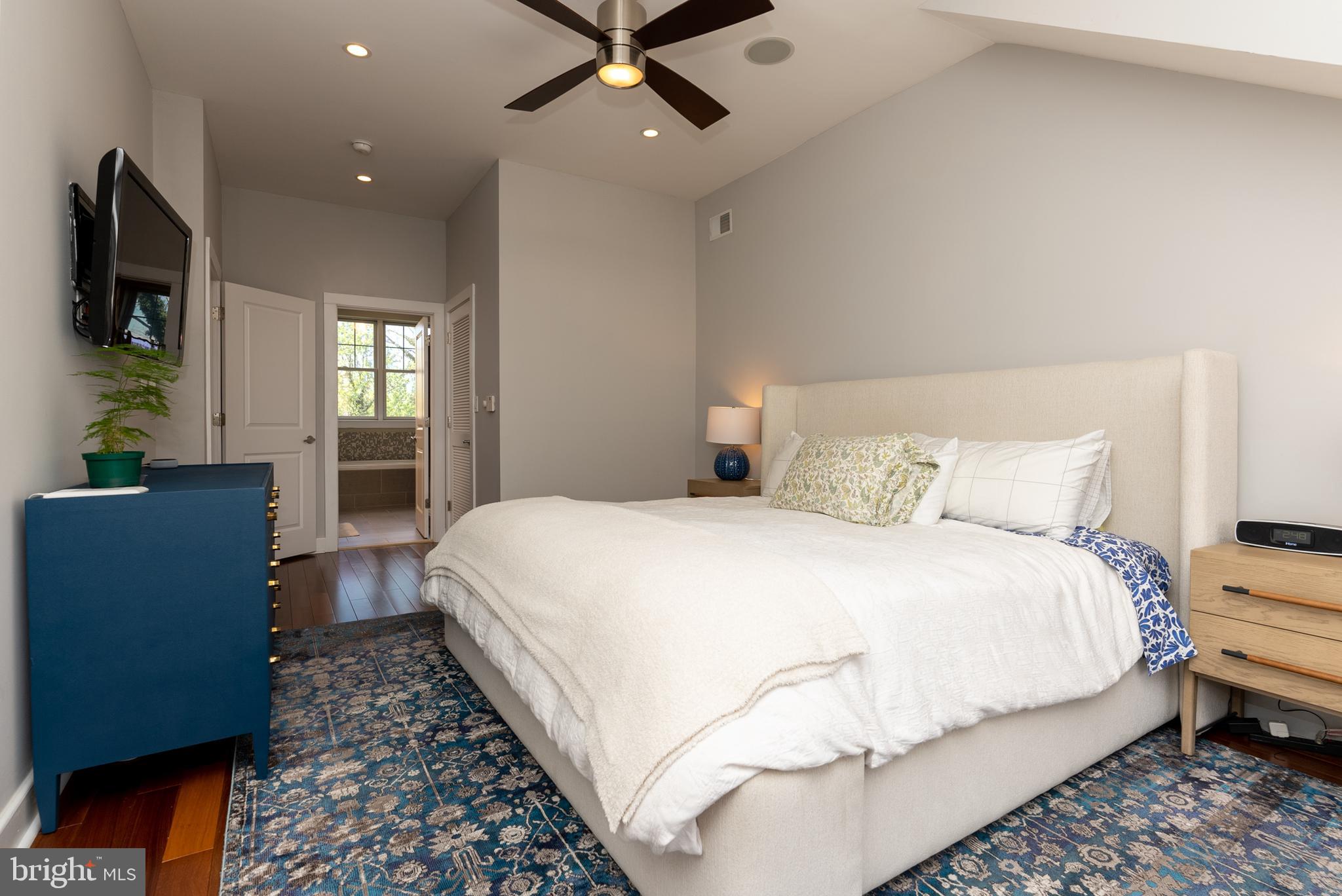 844 Independence Court Philadelphia, PA 19147 - Photo 20 of 35 4th Level - Primary Bedroom