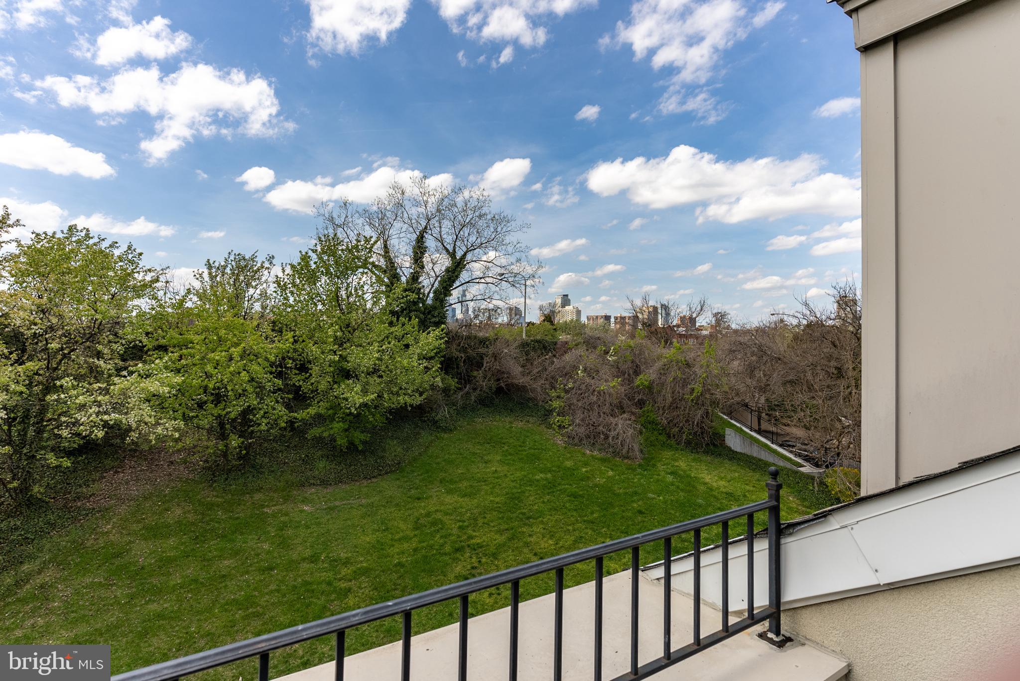 844 Independence Court Philadelphia, PA 19147 - Photo 26 of 35 4th Level - Rooftop Terrace/City View