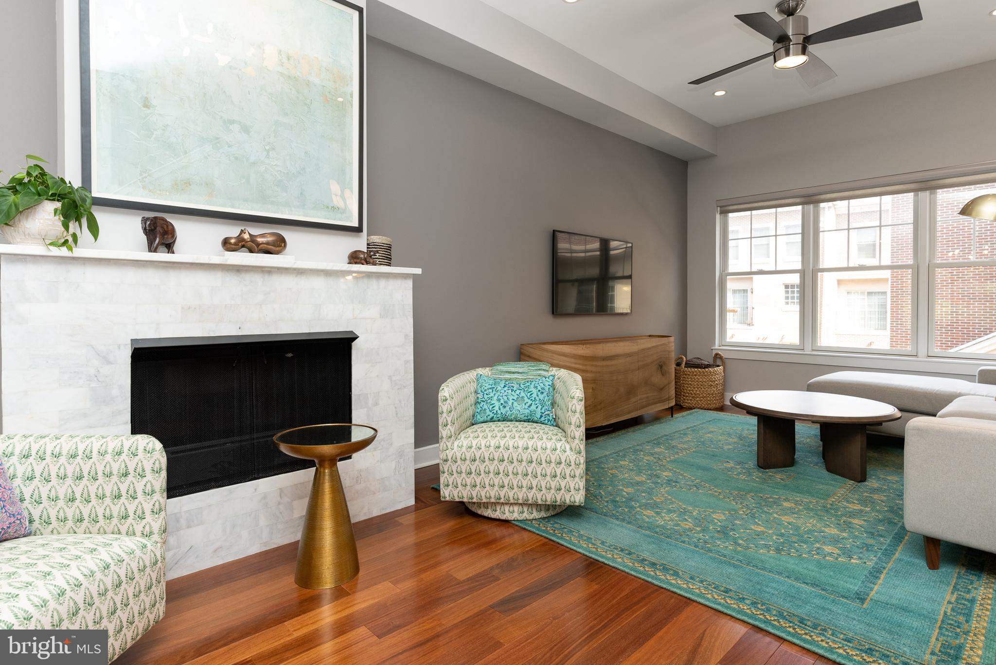 844 Independence Court Philadelphia, PA 19147 - Photo 4 of 35 Living Room w/Gas Fireplace