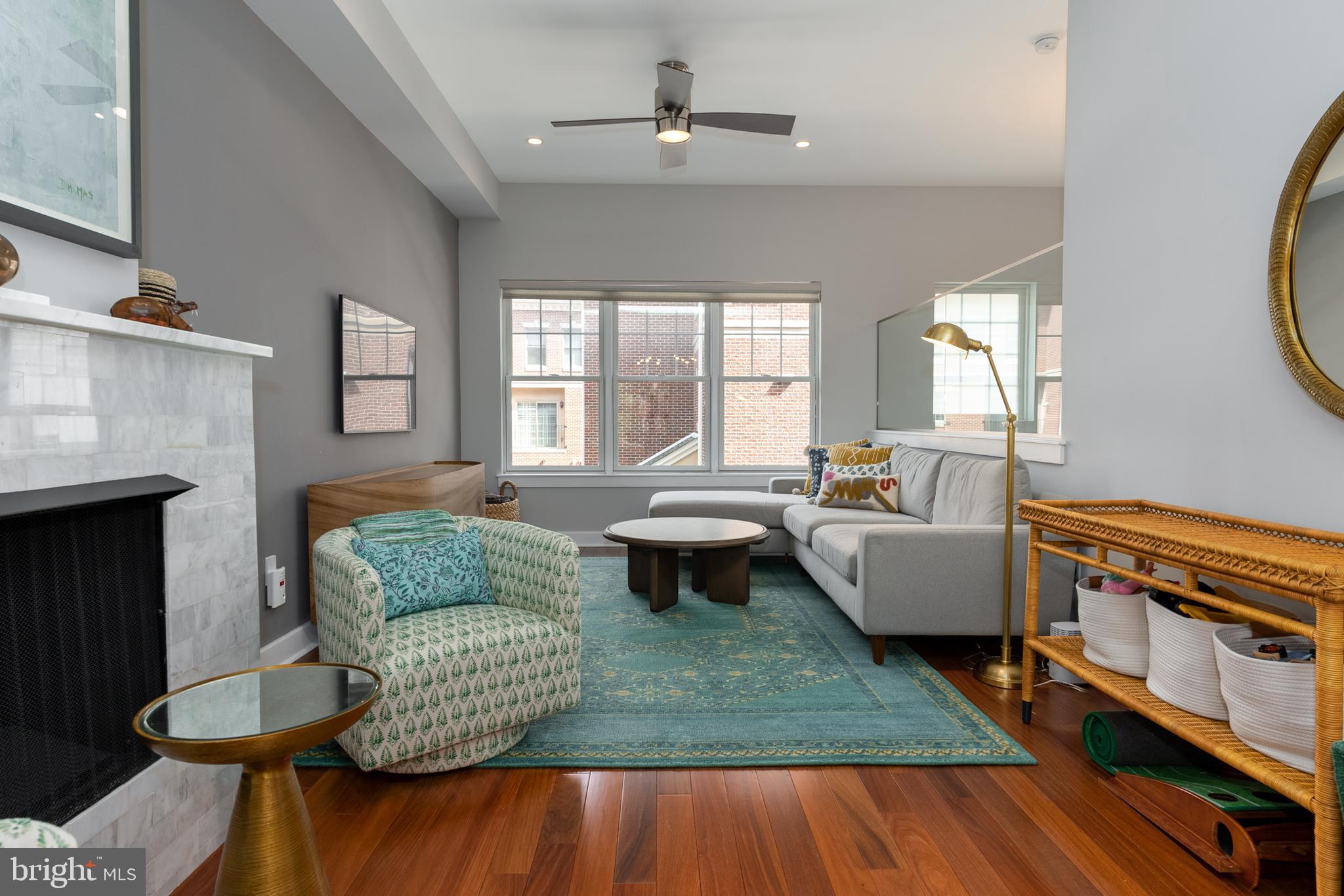844 Independence Court Philadelphia, PA 19147 - Photo 5 of 35 Living Room w/Gas Fireplace