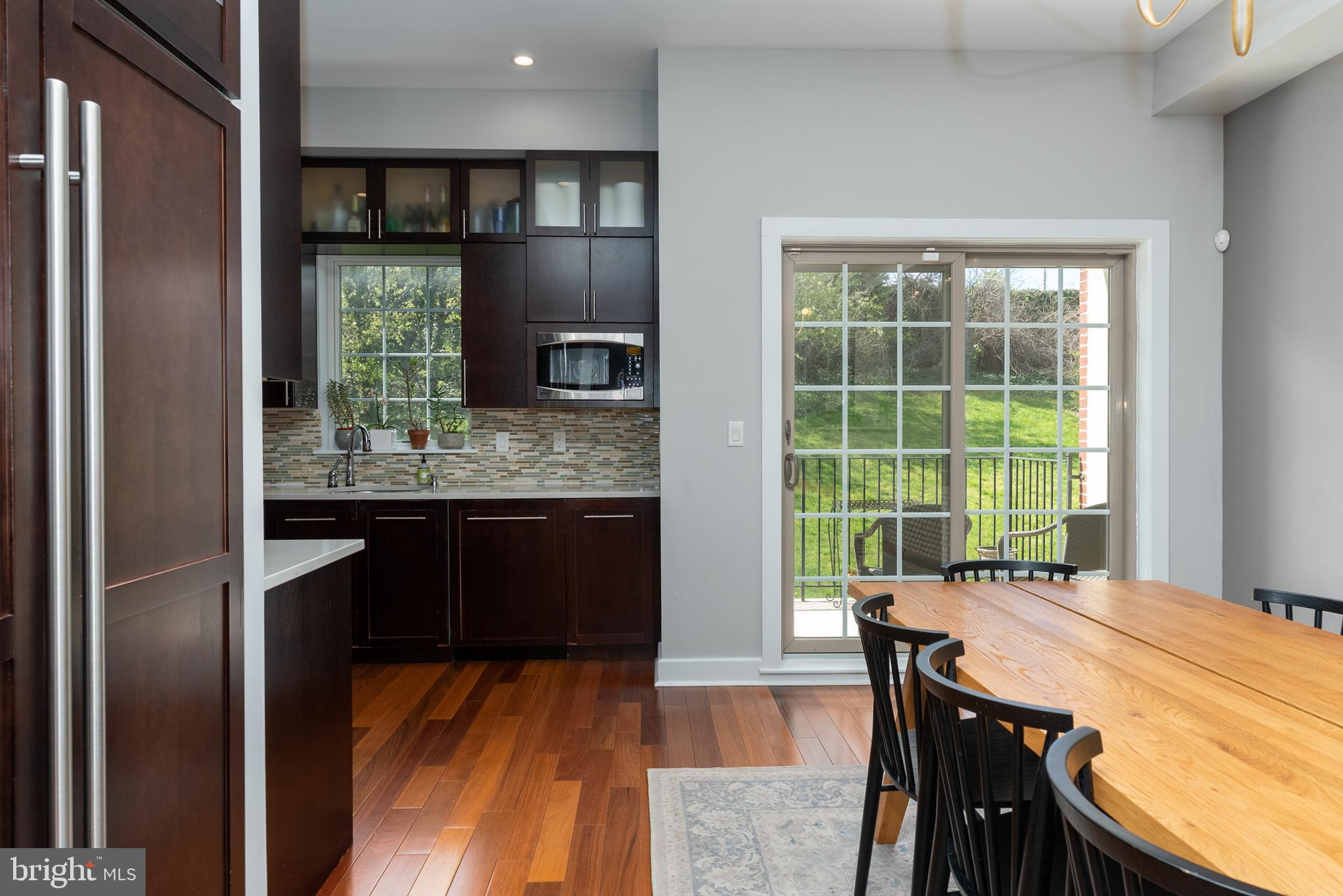 844 Independence Court Philadelphia, PA 19147 - Photo 10 of 35 Kitchen/Dining w/Balcony Access