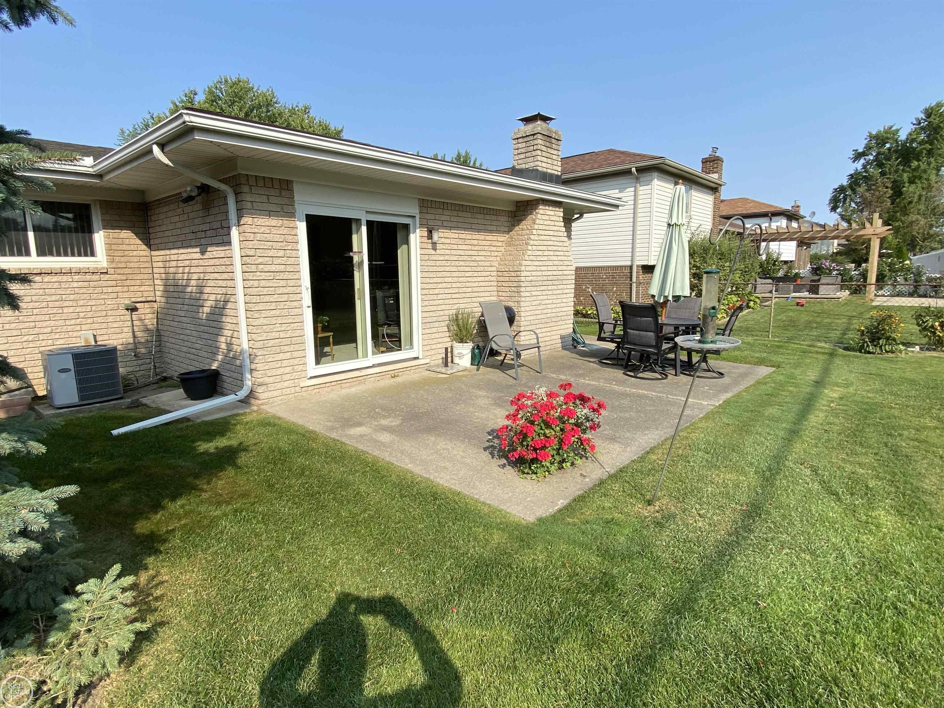47510 Barbara Road Macomb, MI 48044 - Photo 6 of 32