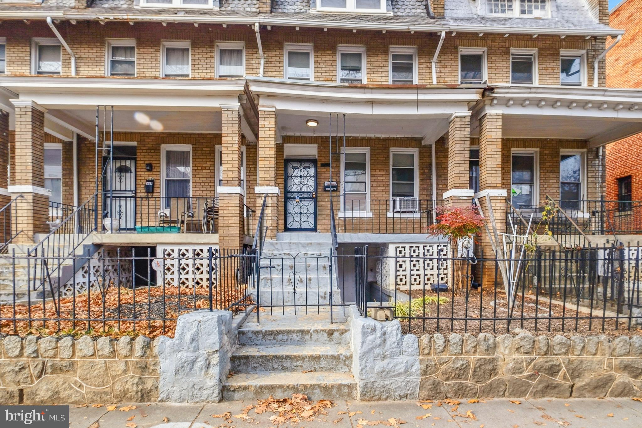 237 15th Street Southeast Washington, DC 20003 - Photo 1 of 29