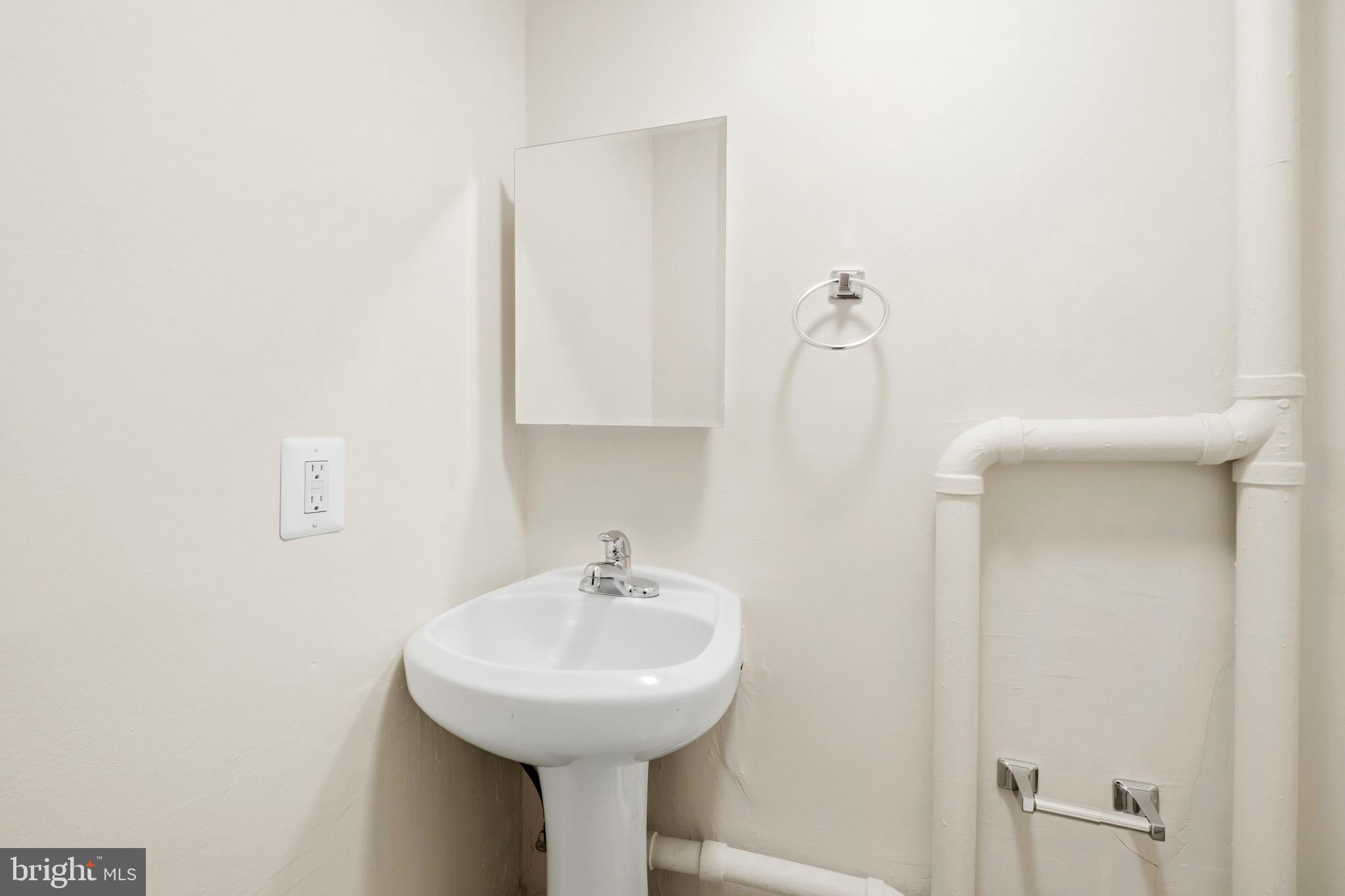 237 15th Street Southeast Washington, DC 20003 - Photo 9 of 29