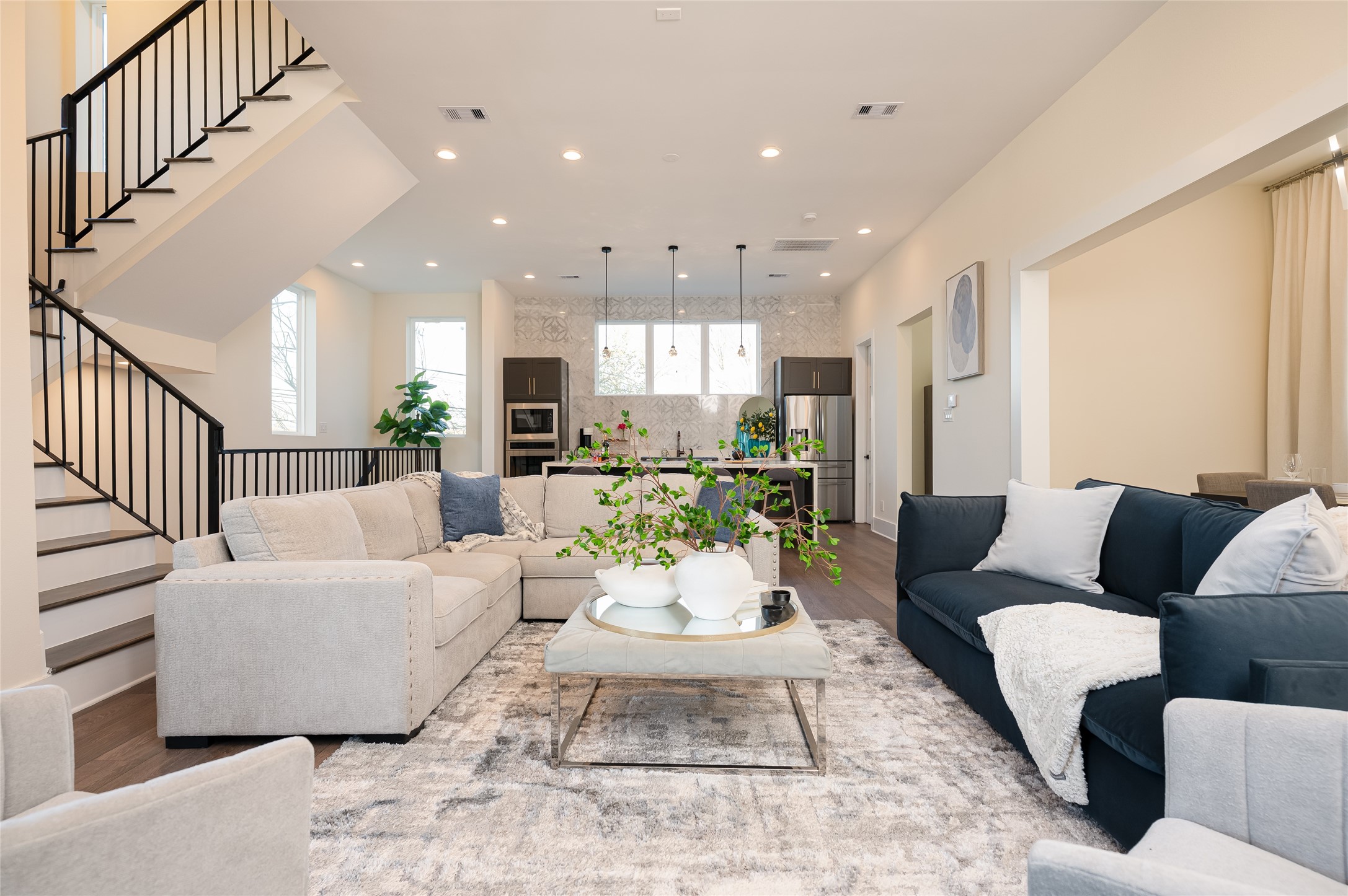 917 Thompson Street Houston, TX 77007 - Photo 2 of 48 a living room with furniture and a view of kitchen