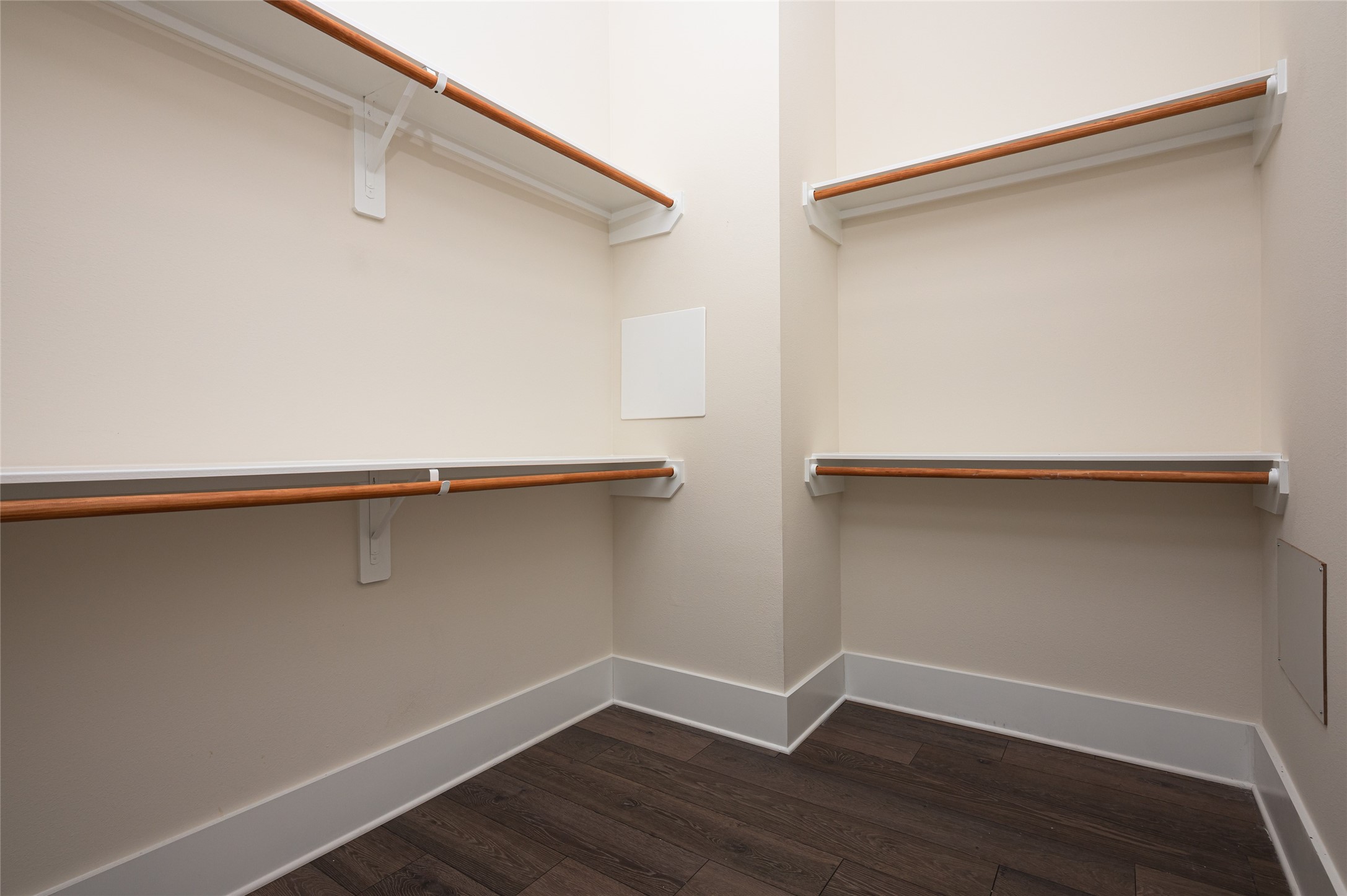 917 Thompson Street Houston, TX 77007 - Photo 25 of 48 a view of a room with wooden floor