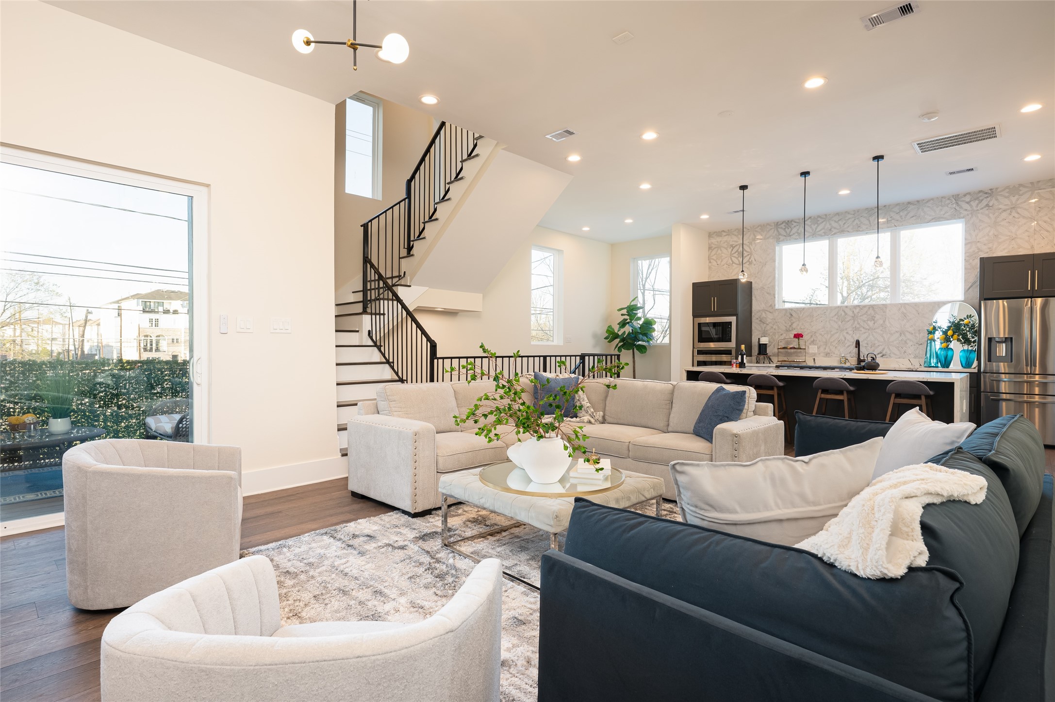 917 Thompson Street Houston, TX 77007 - Photo 3 of 48 a living room with furniture and a large window