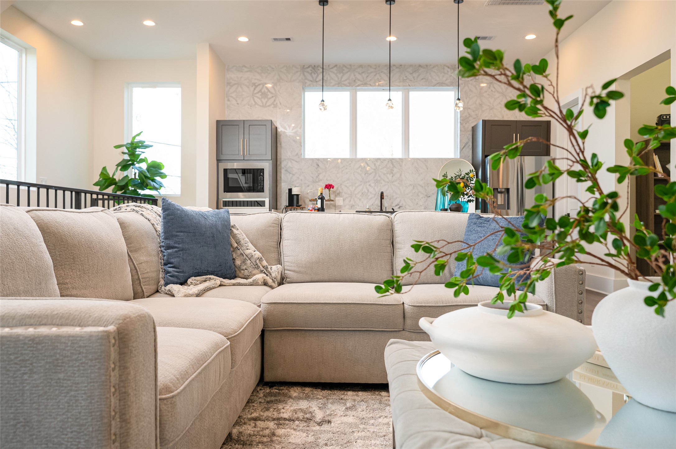917 Thompson Street Houston, TX 77007 - Photo 35 of 48 a living room with furniture and a large window
