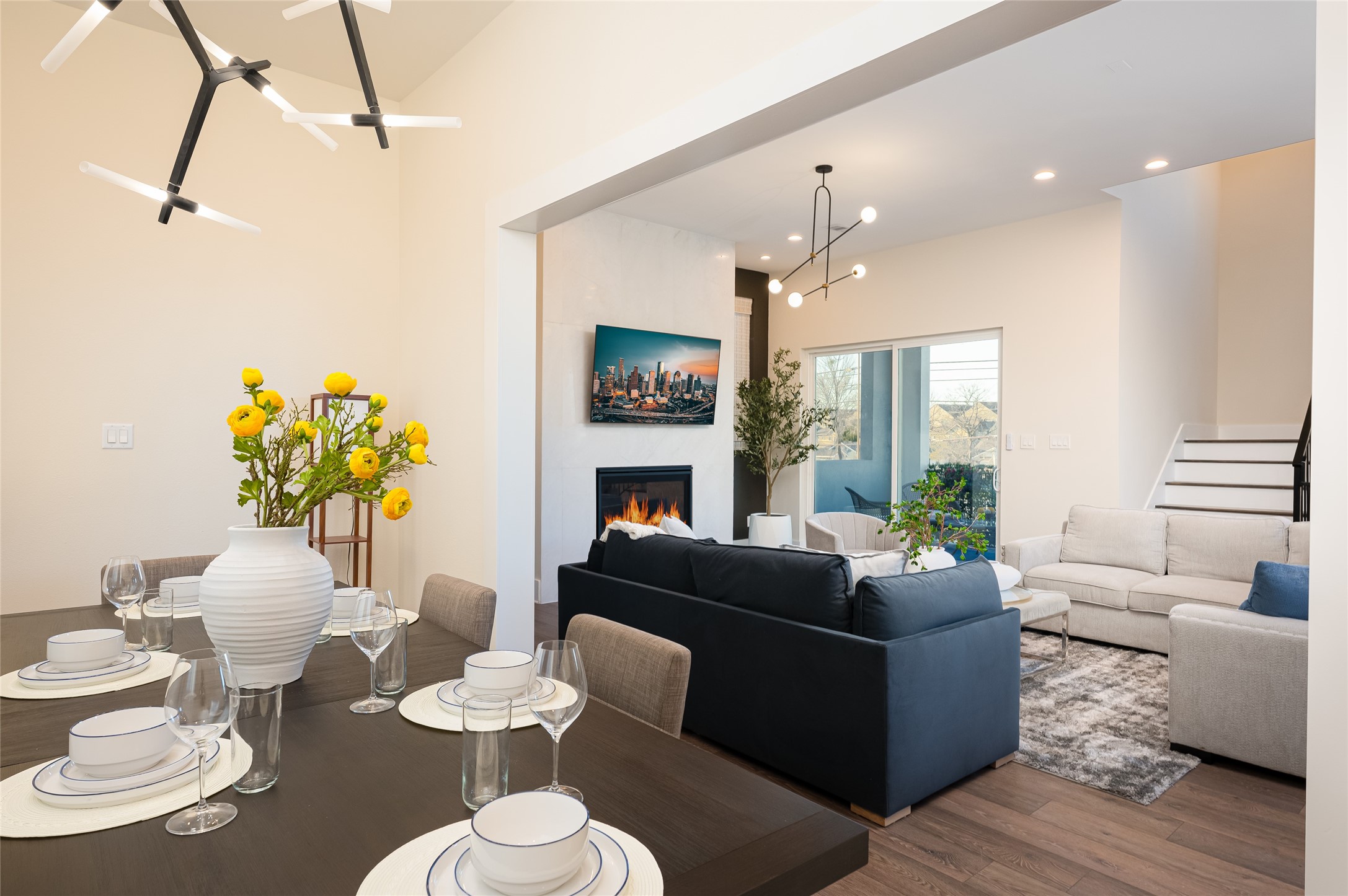 917 Thompson Street Houston, TX 77007 - Photo 39 of 48 a living room with furniture potted plant and a fireplace