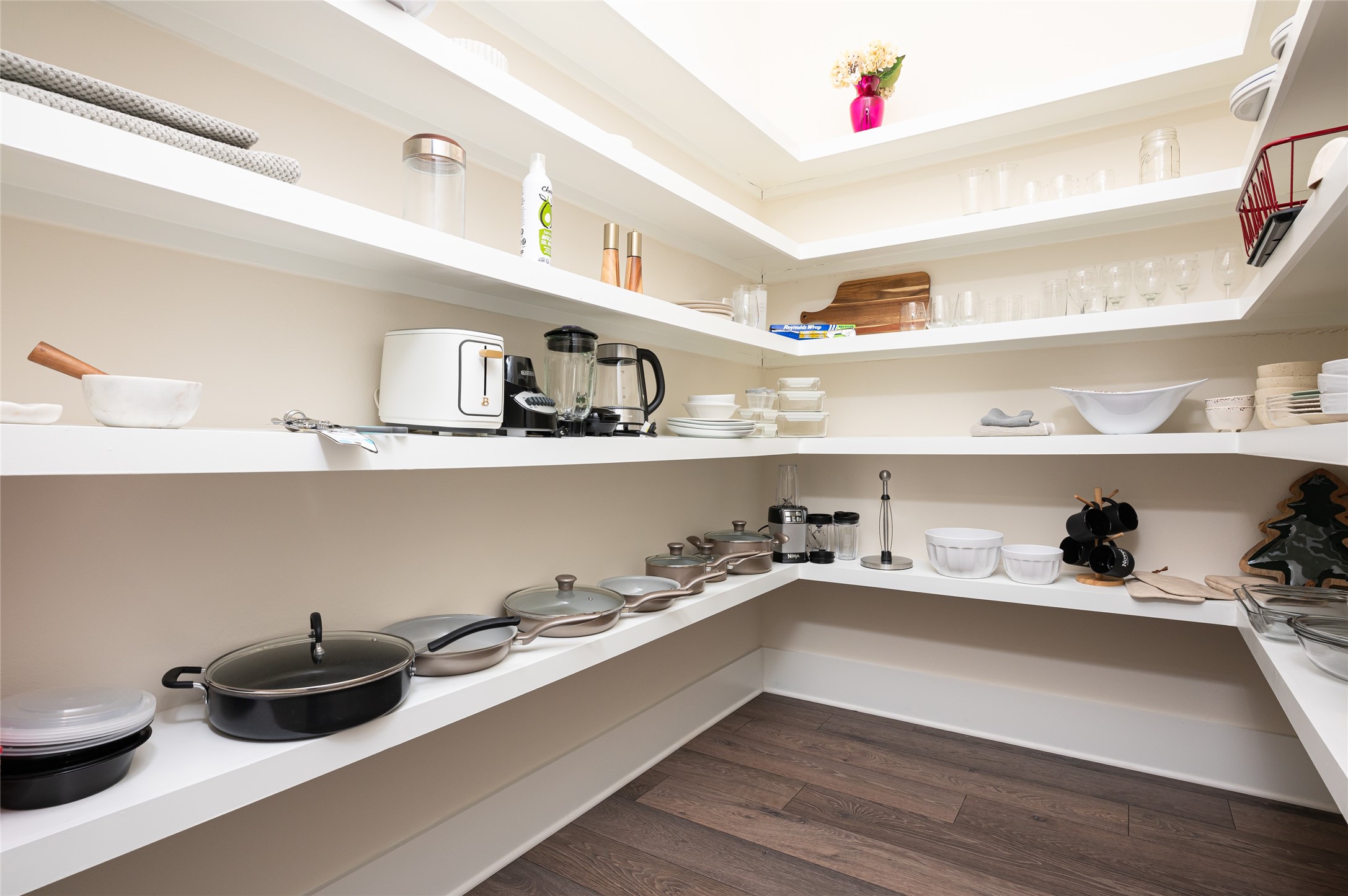 917 Thompson Street Houston, TX 77007 - Photo 42 of 48 a kitchen with a sink and cabinets