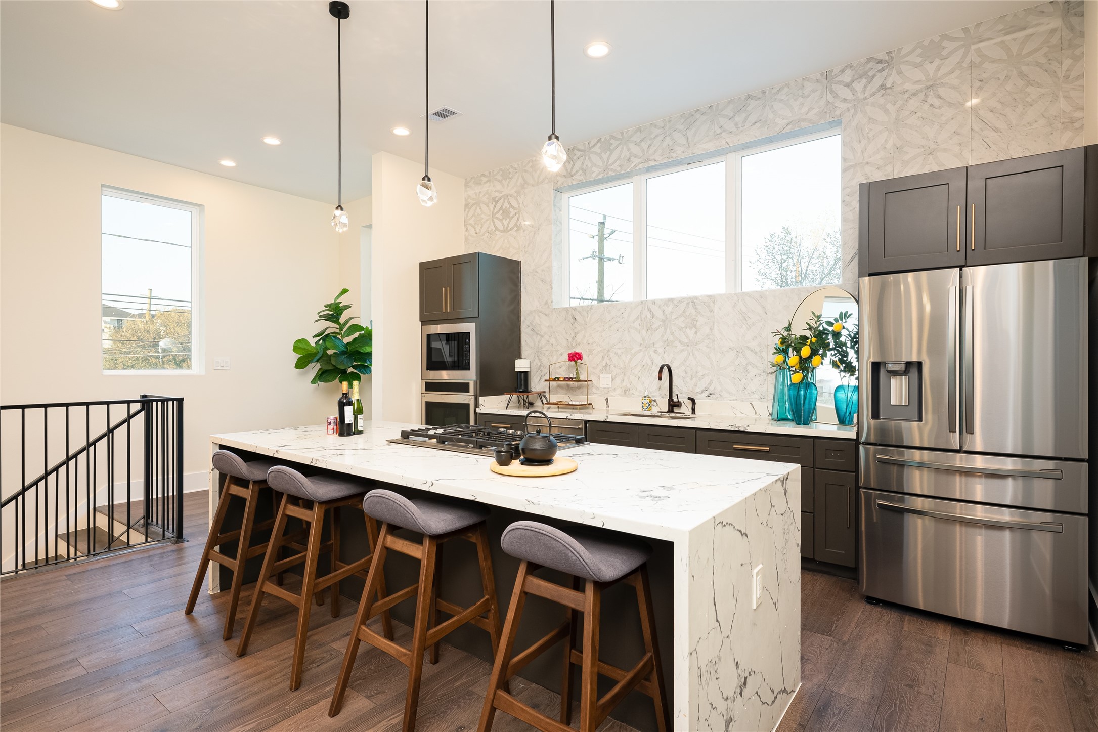 917 Thompson Street Houston, TX 77007 - Photo 46 of 48 a kitchen with stainless steel appliances a dining table chairs sink refrigerator and microwave