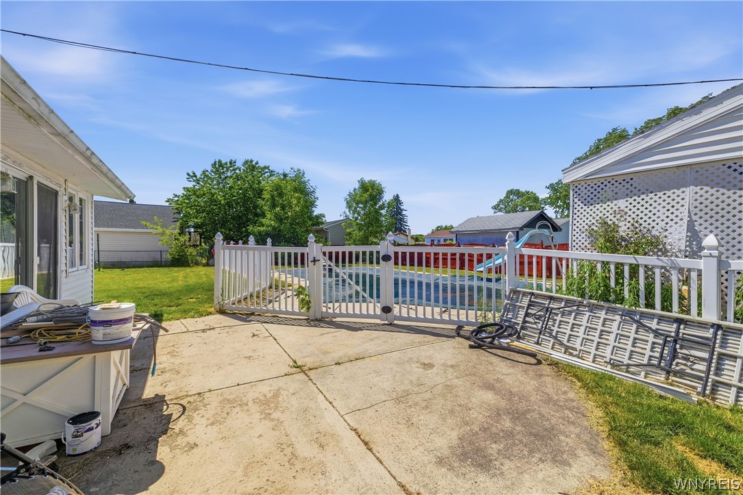 7416 Greenview Road Niagara, NY 14304 - Photo 3 of 38