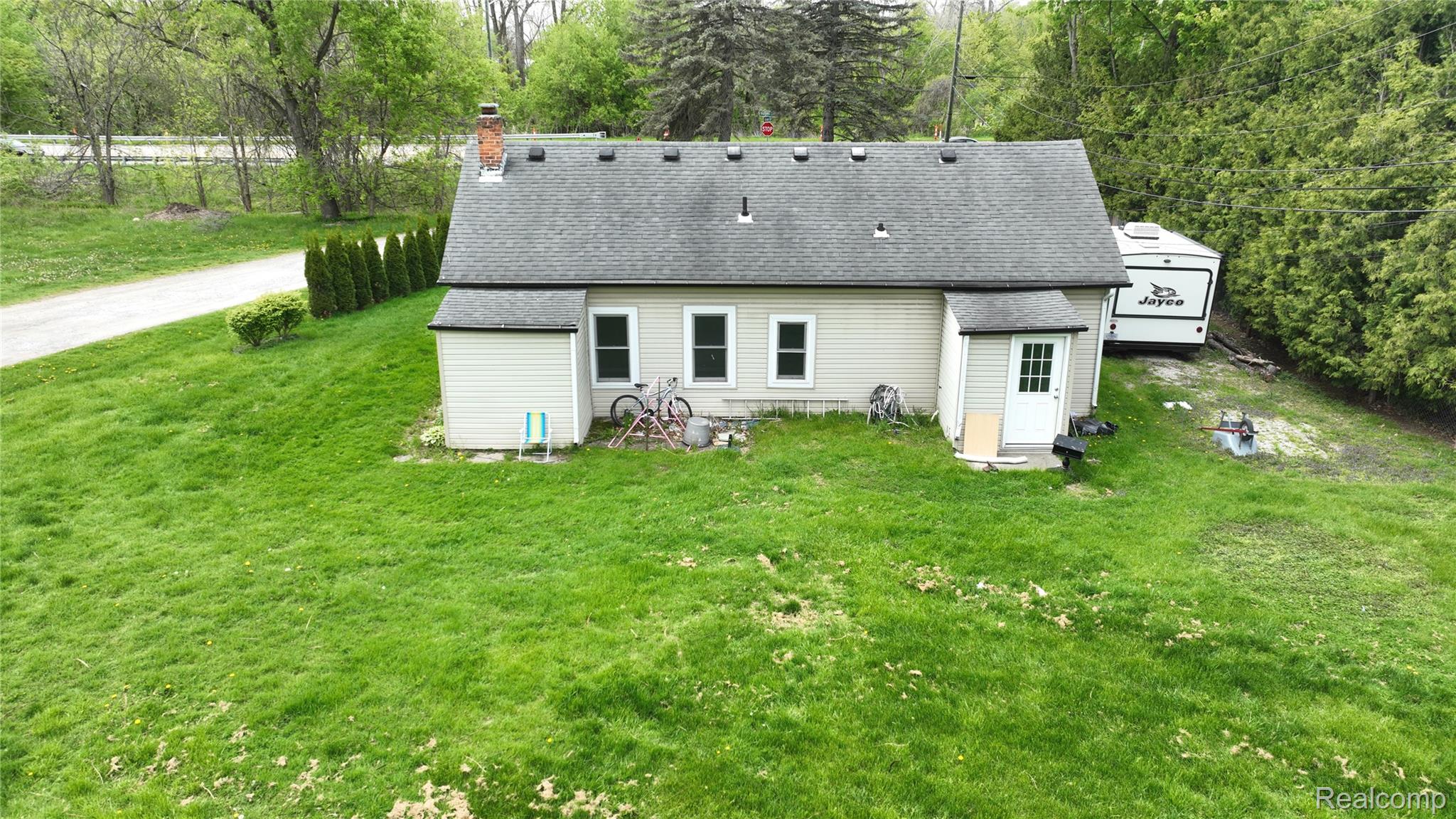 37480 Hayes Road Clinton Township, MI 48038 - Photo 5 of 23 dji_fly_20260507_130410_109_1778173826480_photo.jpg